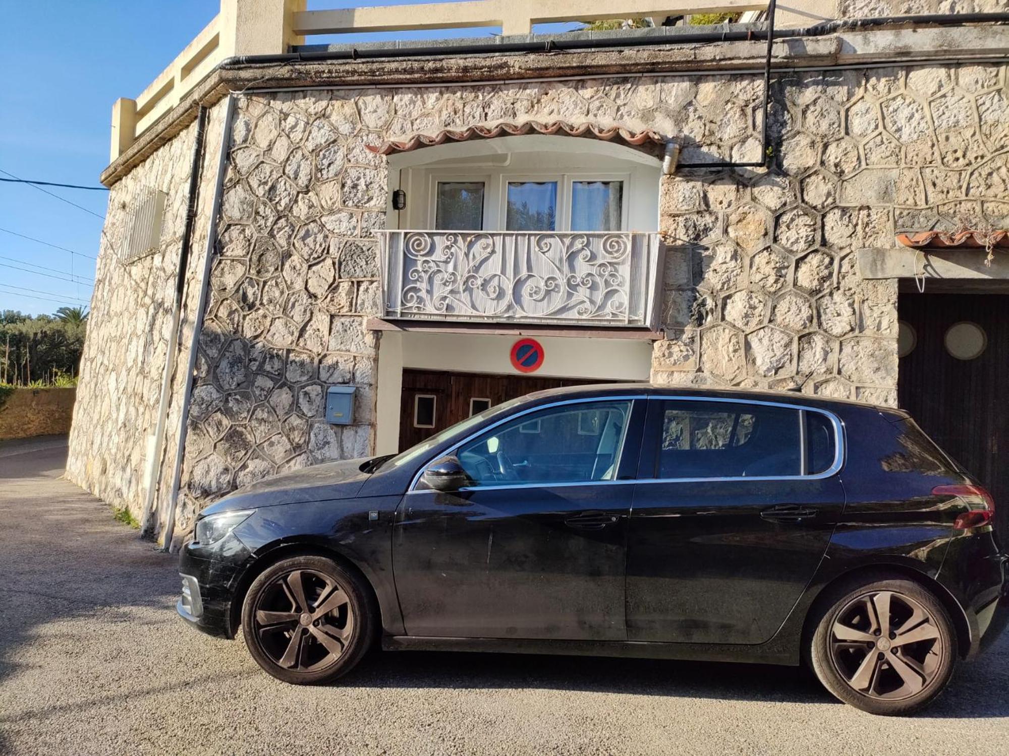 2 Pieces A Beaulieu-sur-Mer